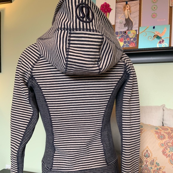 Lululemon Scuba Hoodie - Picture 4 of 5